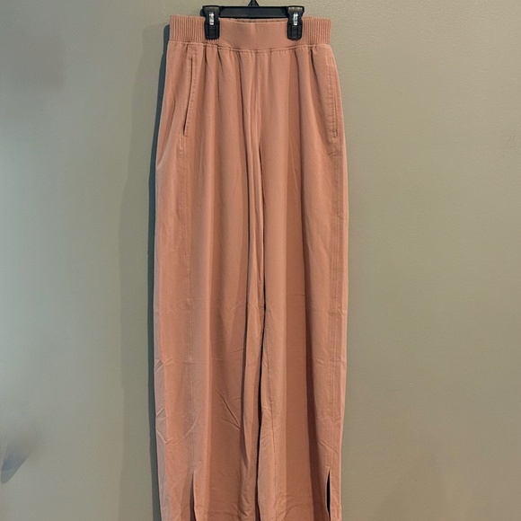 lululemon athletica Pants - *GENTLY WORN* lululemon Women's Size S Stretch Woven Wide-Leg High-Rise Pant